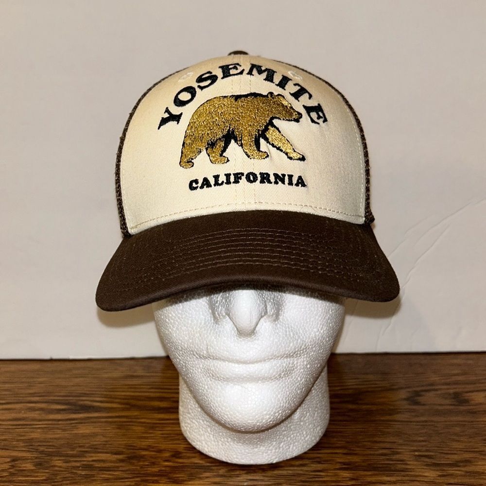 Yosemite California Embroidered Mesh Fitted Hat Cap size Medium